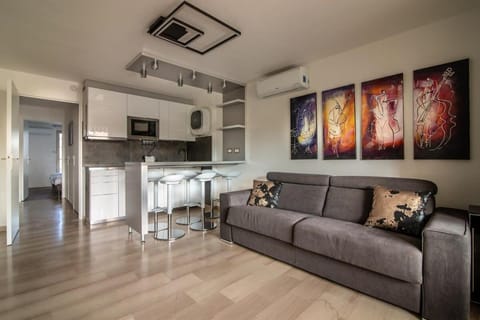 Kitchen or kitchenette, Living room, Dining area, air conditioner
