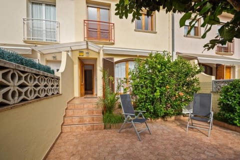 Property building, Patio, Day