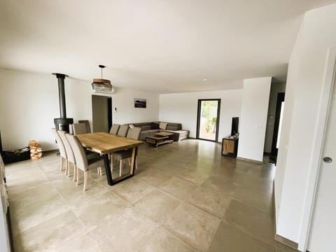 Villa Nasya, 8 pers, piscine chauffée, 5 mn plage voiture Villa in Zonza