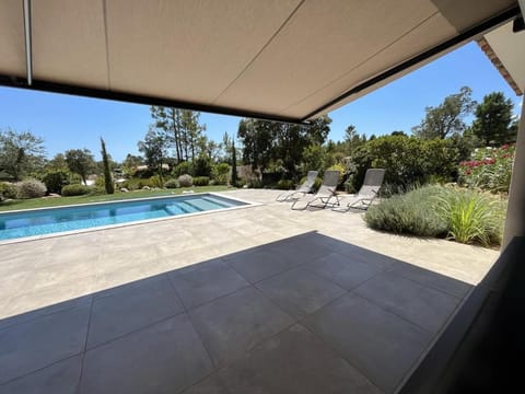 Villa Nasya, 8 pers, piscine chauffée, 5 mn plage voiture Villa in Zonza