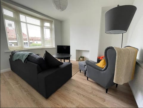 Modern 3 bedroom home, close to City Centre and Peak District House in Sheffield