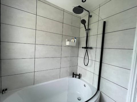 Modern 3 bedroom home, close to City Centre and Peak District House in Sheffield