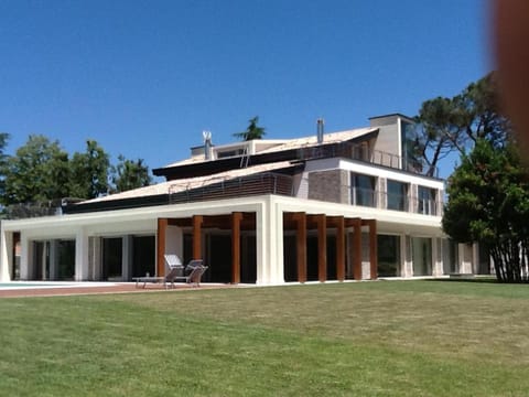 Property building, Spring, Natural landscape, Garden, Garden view