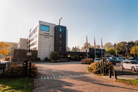 Property building, Location