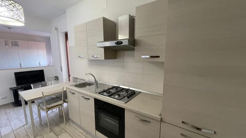 Kitchen or kitchenette, Dining area, dishwasher, minibar, oven, pet friendly, stove, toaster