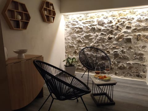 Food and drinks, Seating area