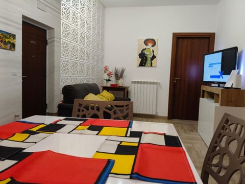 TV and multimedia, Kitchen or kitchenette, Living room, Dining area