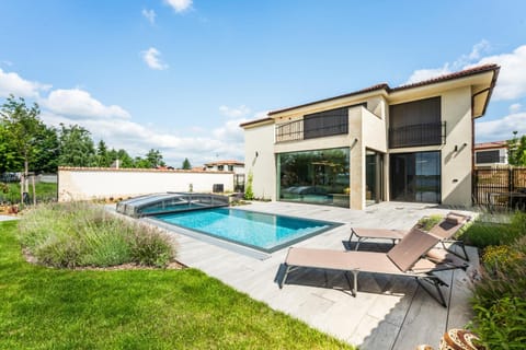 Property building, Garden