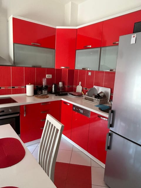 Kitchen or kitchenette, dishwasher, oven, toaster