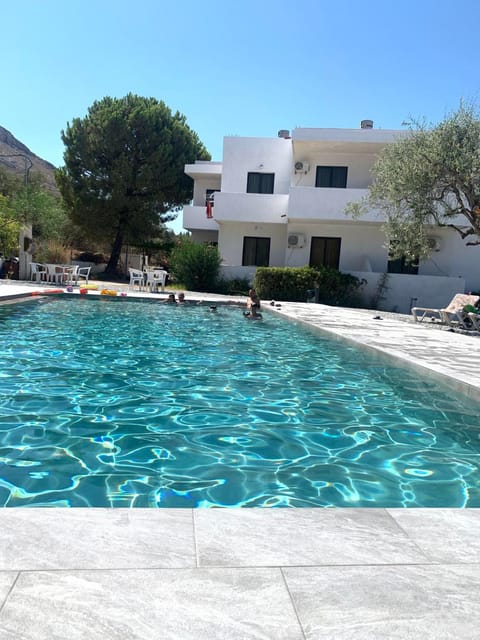 Swimming pool, Swimming pool