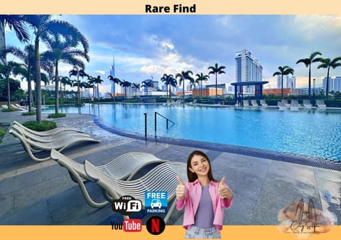 Swimming pool, sunbed