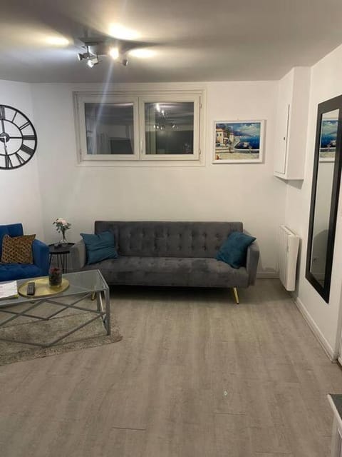 Porte de Paris- les Puces Apartment in Saint-Denis, France