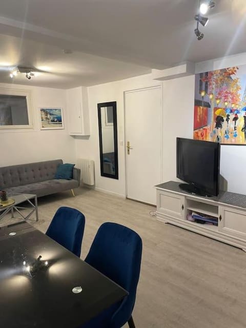 Porte de Paris- les Puces Apartment in Saint-Denis, France