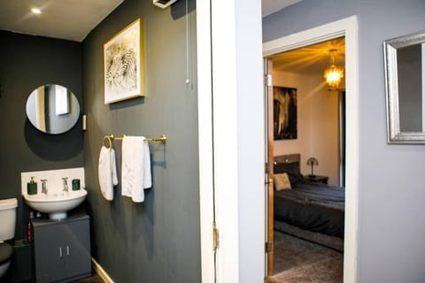 Toilet, Bathroom, towels