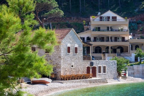 Restaurant/places to eat, Facade/entrance, Beach