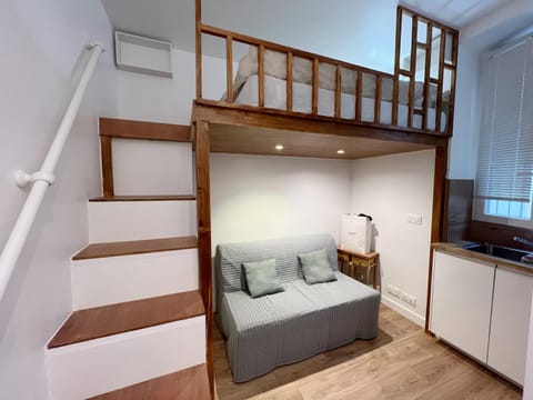Bed, Living room, Photo of the whole room, Seating area, Bedroom