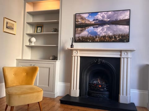 No2 Clarence grade II Regency townhouse short walk to racecourse and town centre House in Cheltenham