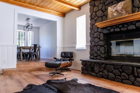 Apres-Ski Chalet Mt High Wrightwood Ski Resort Chalet in Wrightwood