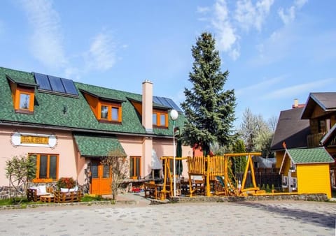 Property building, Restaurant/places to eat