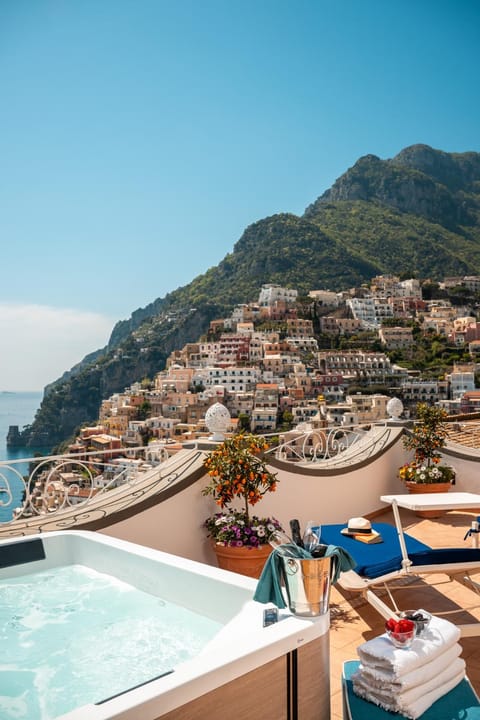 Nearby landmark, Day, Natural landscape, Hot Tub