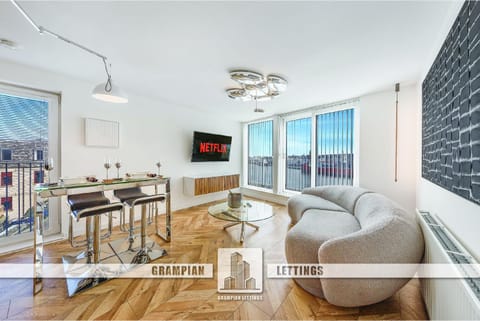 TV and multimedia, View (from property/room), Living room, Seating area, Dining area, City view