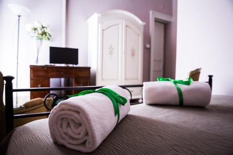 Photo of the whole room, Decorative detail, Decorative detail