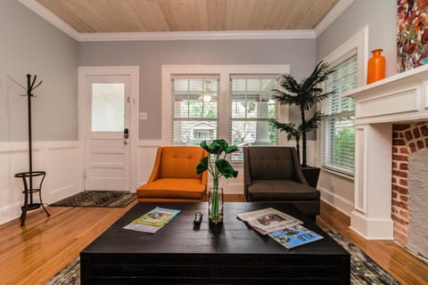 The Osceola Historic District Charm - 10 Minute Walk to FSC & Downtown Lakeland House in Lakeland