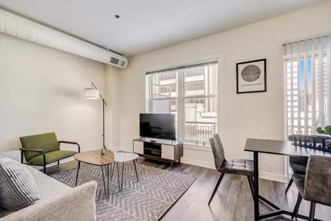 TWO CozySuites Apartment with Skybridge Access #4 Apartment in Indianapolis