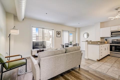 TWO CozySuites Apartment with Skybridge Access #4 Apartment in Indianapolis