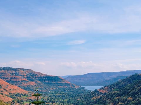 Nearby landmark, Natural landscape, Lake view, Mountain view, River view, Sea view, Swimming pool