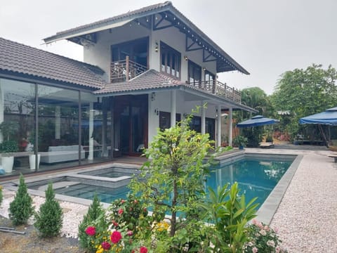 Property building, Garden, Swimming pool