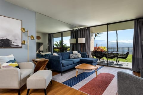 Remodeled 3 Bedroom Oceanfront Condo — Sleeps 8 House in Maalaea
