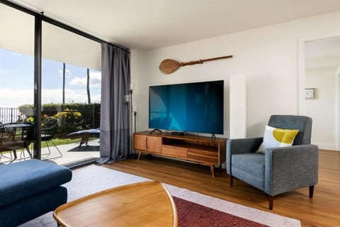 Remodeled 3 Bedroom Oceanfront Condo — Sleeps 8 House in Maalaea