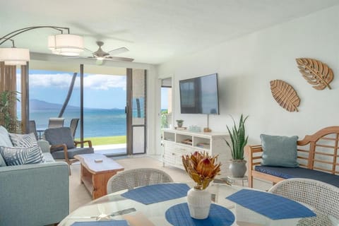 Oceanfront Oasis – Renovated Summer of 2023 House in Maalaea