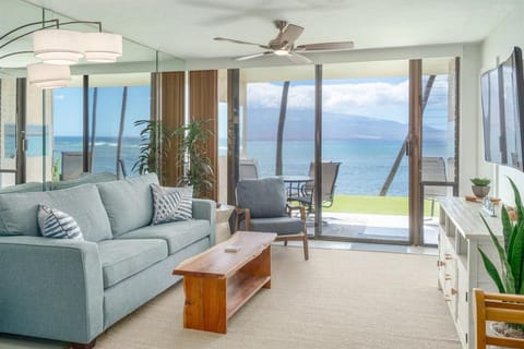 Oceanfront Oasis – Renovated Summer of 2023 House in Maalaea