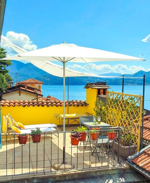 Balcony/Terrace, Lake view, Mountain view, sunbed