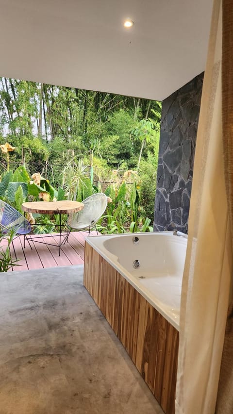 Bathroom, Balcony/Terrace