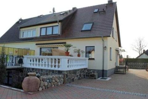 Gästezimmer am Tiefwarensee Vacation rental in Waren