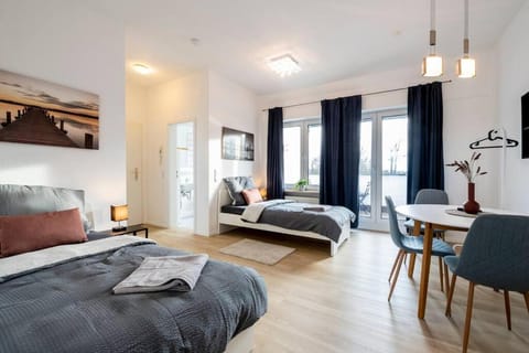Bed, Photo of the whole room, Seating area, Bedroom, towels
