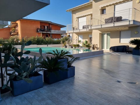 Pool view, Swimming pool