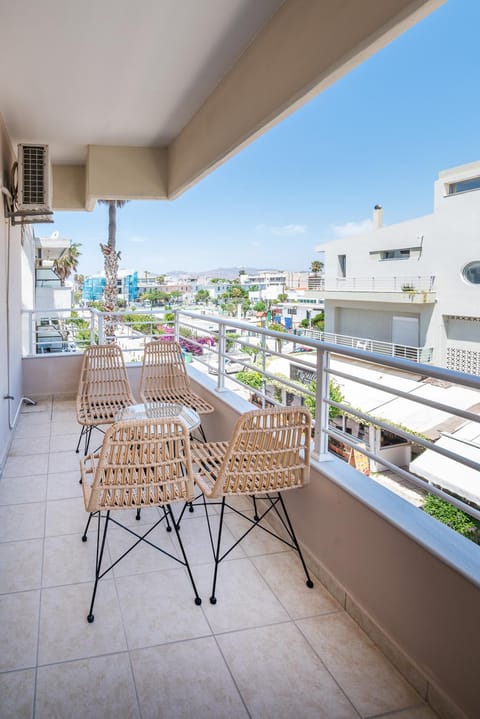 View (from property/room), Balcony/Terrace, City view