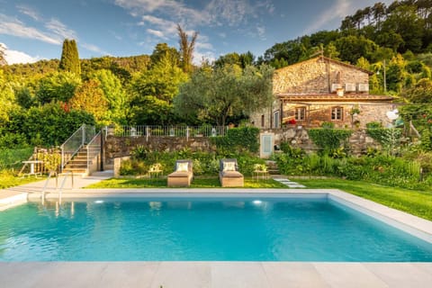 Villa Ester, a Stylish Farmhouse on the Hills Villa in Capannori