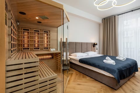 Bed, Sauna, Bedroom, towels