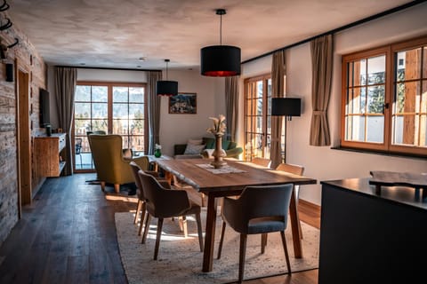 Living room, Seating area, Dining area