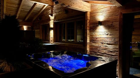 Night, Hot Tub