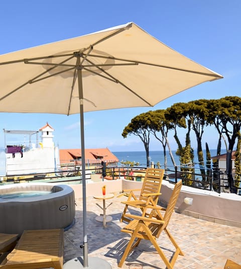 Day, Natural landscape, View (from property/room), Balcony/Terrace, Pool view, Sea view, sunbed