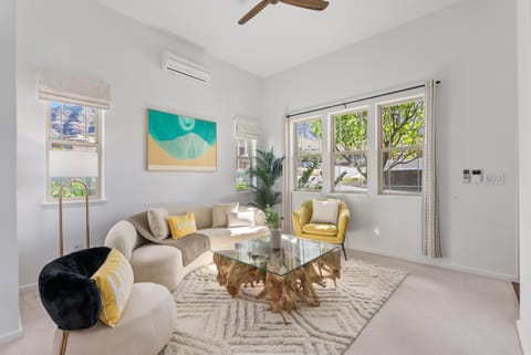 Living room, Seating area, air conditioner