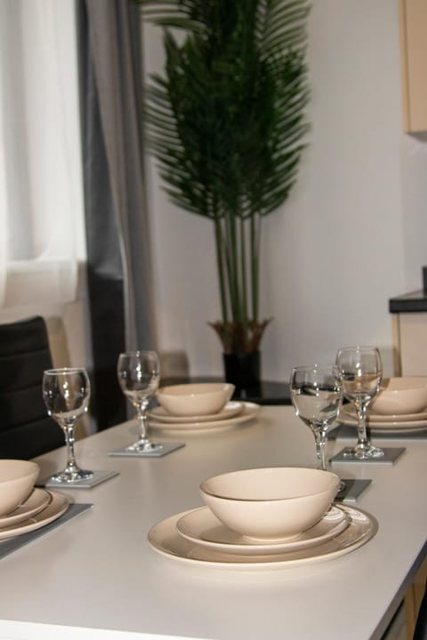 Ideal for groups - 2 Bedroom Apartment - Free Parking, Transit links, Close to Stadiums Apartment in Salford