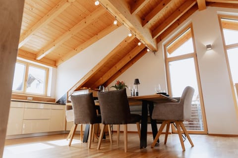Kitchen or kitchenette, Seating area, Dining area