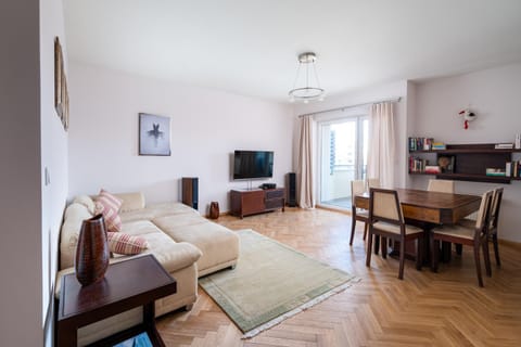 Communal lounge/ TV room, Bed, TV and multimedia, Living room, Photo of the whole room, Seating area, Dining area, Evening entertainment
